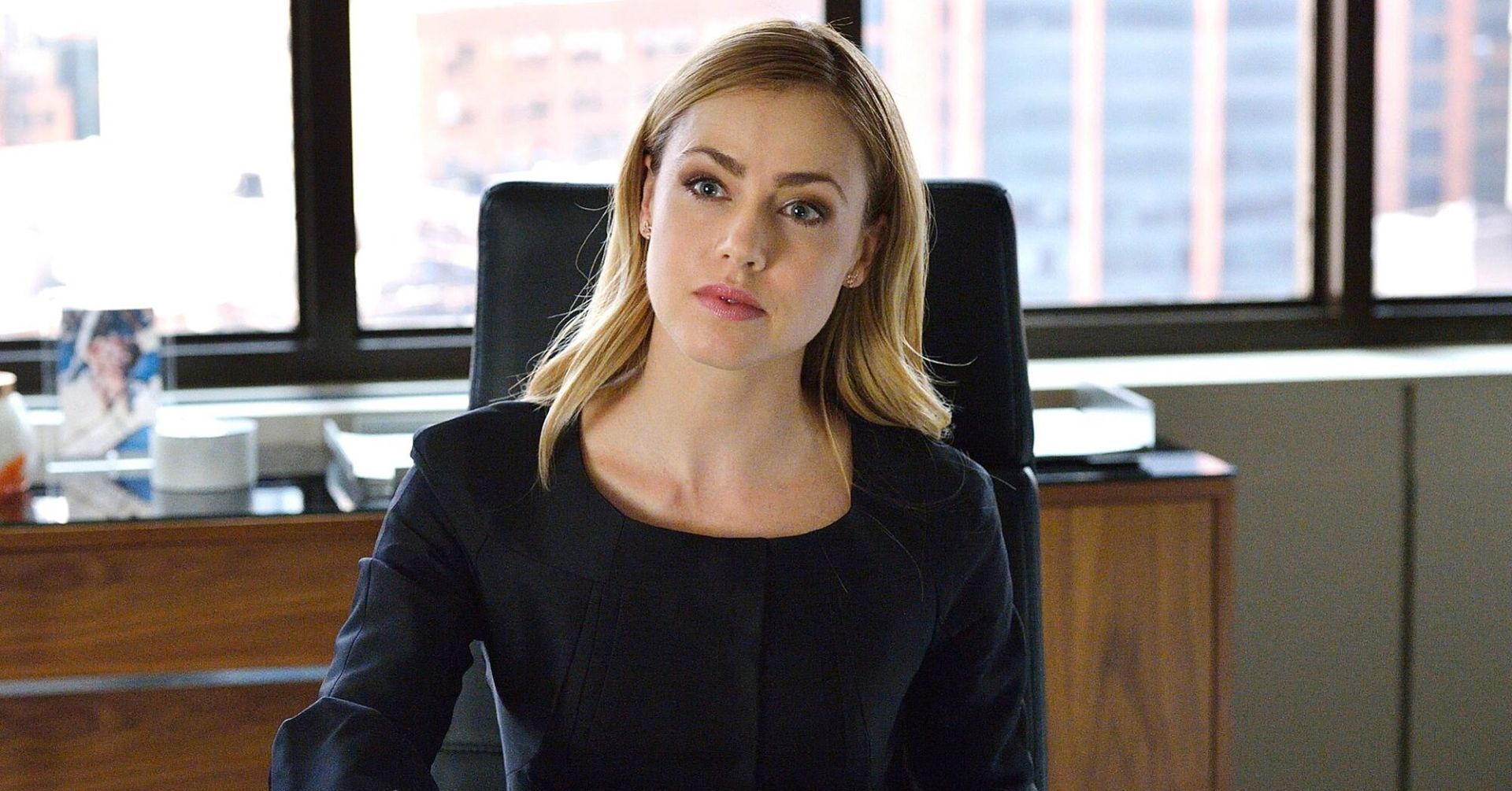 Actress Amanda Schull Life on Photo